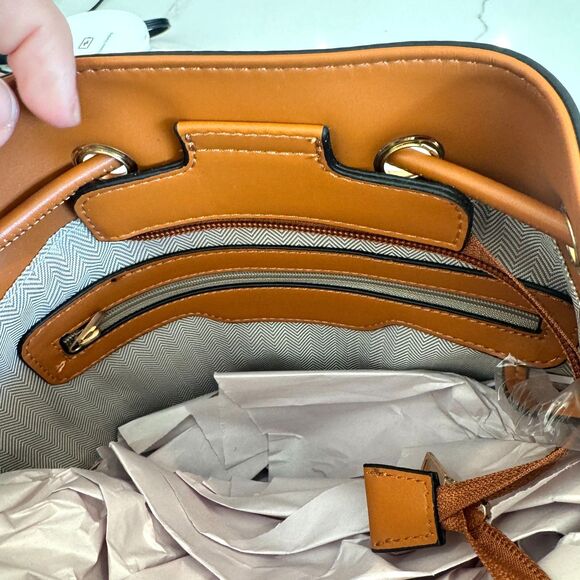 The Bucket Hobo Brown Vegan Leather Bag & Wallet - New with Tags - Picture 6 of 8